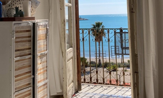 Porto Empedocle Apartment | Magellano Suite, facing the sea, wifi, park