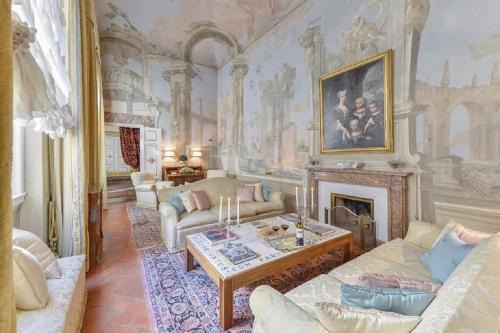 Oltrarno Apartment | Maggio Palace by VacaVilla