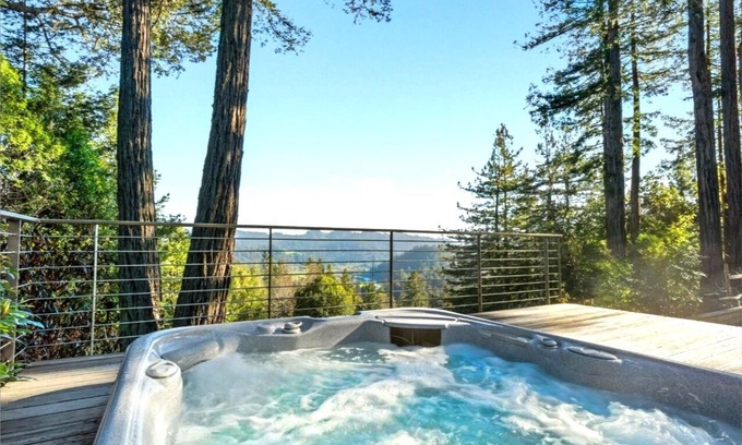 Cazadero House | Magic Madrone- Stunning & Comfy!Top of Redwoods!Astonishing Views!HotTub/WiFi