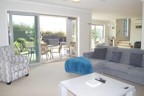 New Plymouth House | Magic on Molesworth - 2BR townhouse near CBD