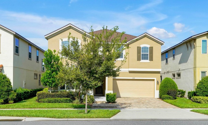 Florida Central Atlantic Coast House | Magical 5 star Home w/pool, Gaming & Theatre
