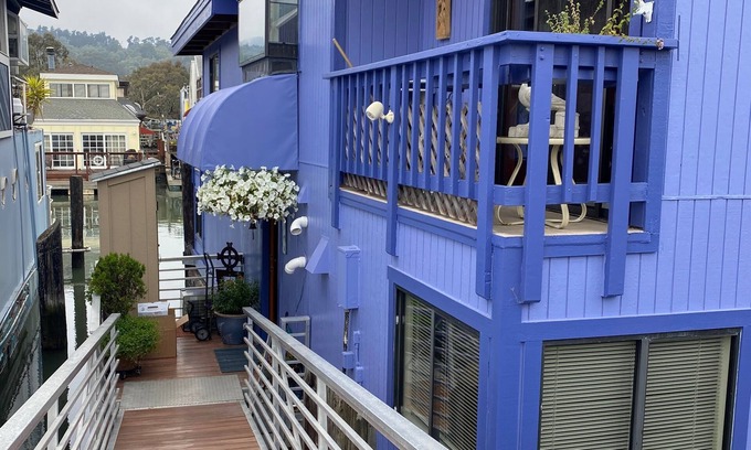 Marin City Boat Rental | Magical, light-filled houseboat with spectacular views.