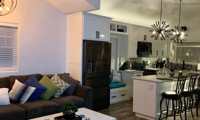 Marina Peninsula House | Magical Marina Beach Bungalow 3 minute walk to sand and beach.