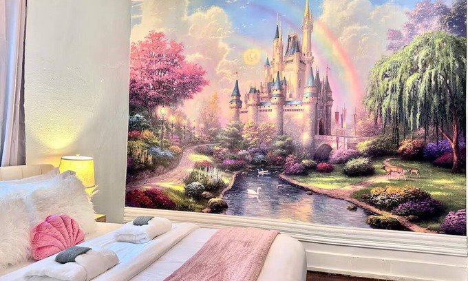 Eastside House | Magical Victorian Castle+Game Room & Spiral Stairsnn