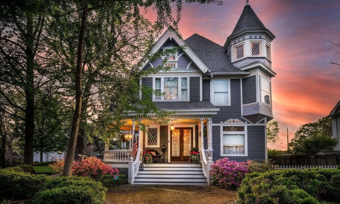 Anna Apartment | Magical Victorian near hiking/wine trail