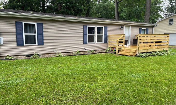 Sister Lakes House | Magician Lake Retreat! Renovated and a block away from Magician Lake!