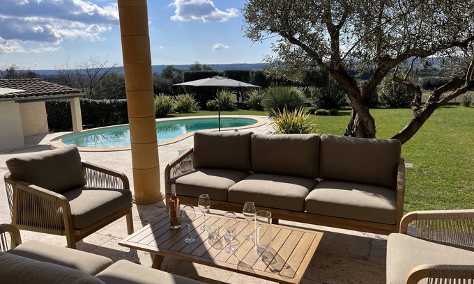 Saint-Quentin-la-Poterie Villa | Magnificent 10-person villa with lagoon pool and panoramic view.