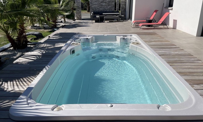 Fargues-Saint-Hilaire Villa | Magnificent contemporary with heated spa 15 min from Bordeaux center.