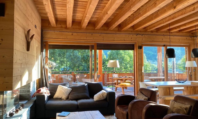 Le Serre Barbin Apartment | Magnificent 14-room apartment in chalet, south-facing terrace, fireplace