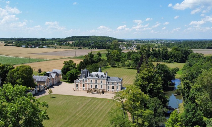 Huismes Other | Magnificent 18th-century château surrounded by 10 hectares of parkland in Chinon