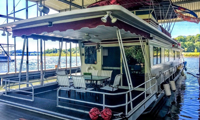 Downtown Knoxville Boat Rental | Magnificent 70' Houseboat with Roof Top Party Deck Walking Distance to DT Knox