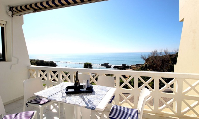 Areias de Sao Joao Apartment | magnificent apartment on the seafront .