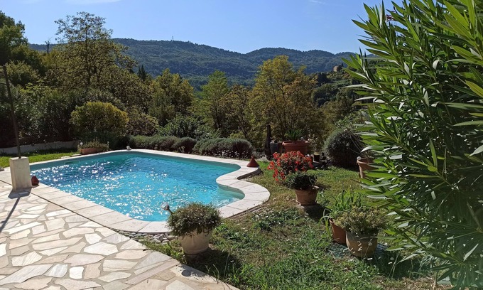 Tourrettes-sur-Loup Villa | Magnificent villa with swimming pool and mountain view