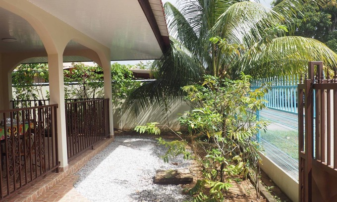 Kourou House | Magnificent house with parking space right in front