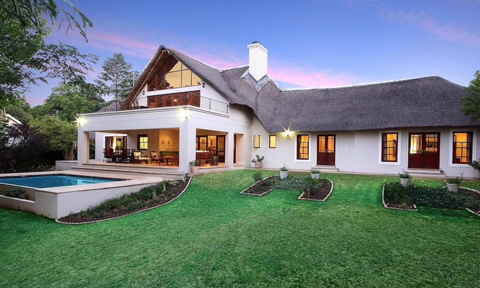 Greater Johannesburg Metropolitan Area House | Magnificent luxury home, ideal for work or leisure. ALL Amenities Included.