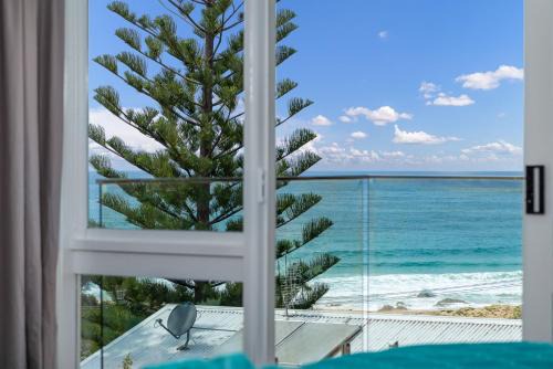 Malua Bay House | Magnificent Malua Views, Stroll to the beach