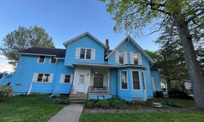 Ottawa House | Magnificent Riverfront Victorian House steps from downtown Ottawa !