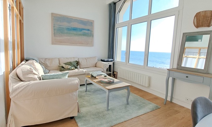 Agon-Coutainville Apartment | MAGNIFICENT SEA VIEW BEAUTIFUL 3* CLASS APARTMENT GREAT COMFORT TASTEFULLY DECORATED
