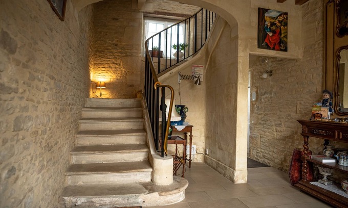 Meuvaines Apartment | Magnificent studio with garden views