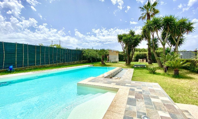 Partinico House | Magnificent Villa Oasi della Pace, with private pool, wifi and barbecue area