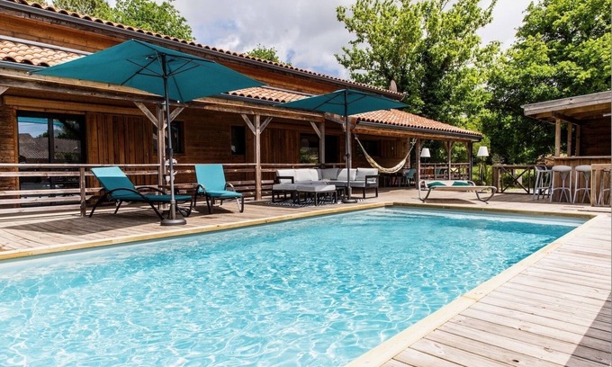 Naujac-Sur-Mer House | MAGNIFICENT WOODEN HOUSE WITH HEATED POOL 10KM FROM THE OCEAN