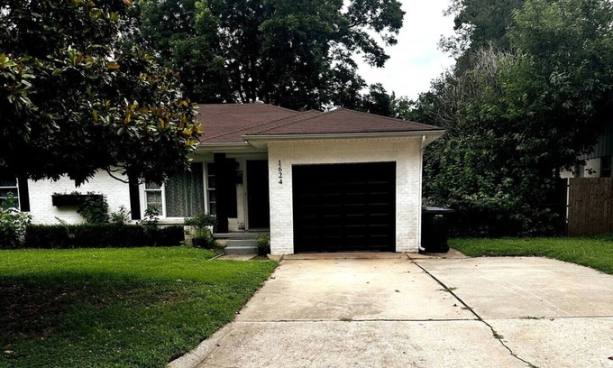 Norman House | Magnolia - 4 Bedroom 2 bath & pets allowed