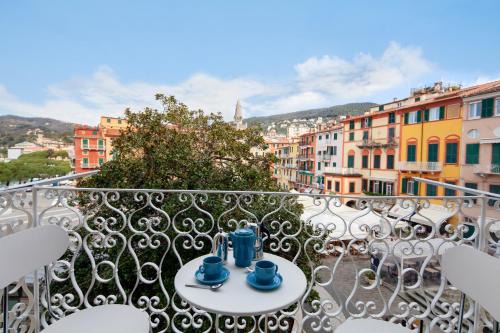 Lerici Apartment | "Magnolia Apartment" Historic, Elegant, Seaview, 2 Aircondo BDR, 2BTH, pedestrian area, Free Garage 200 mt far!