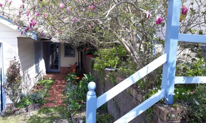 Croydon North House | Magnolia Cottage- wineries, main street, station