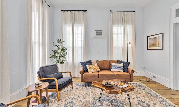 Galveston Apartment | Magnolia - Walk to Strand, Cruises, UTMB, and Seawall!