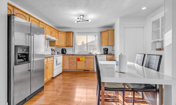 Calgary House | Main floor 3 bedroom bungalow! Close to Airport!