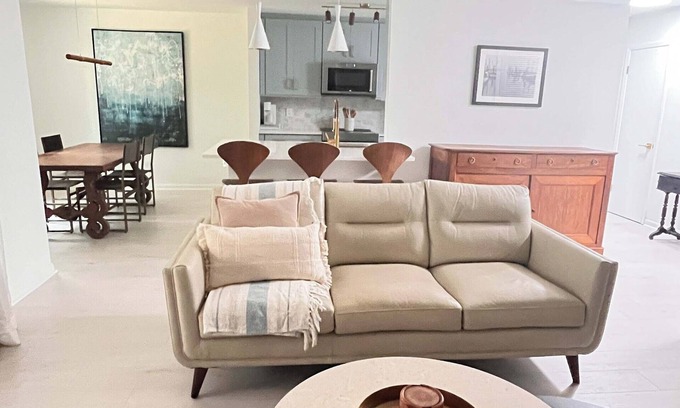 Mount Pleasant Condo | Main level 2 bedroom condo on Shem Creek in the heart of Mt. Pleasant