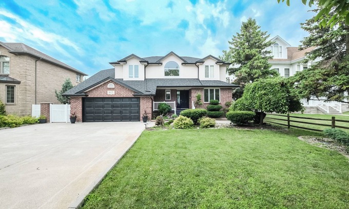 Windsor House | Main Unit luxury South WindsorOasis