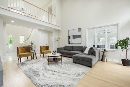 Windsor House | Main Unit Luxury South Windsor Oasis