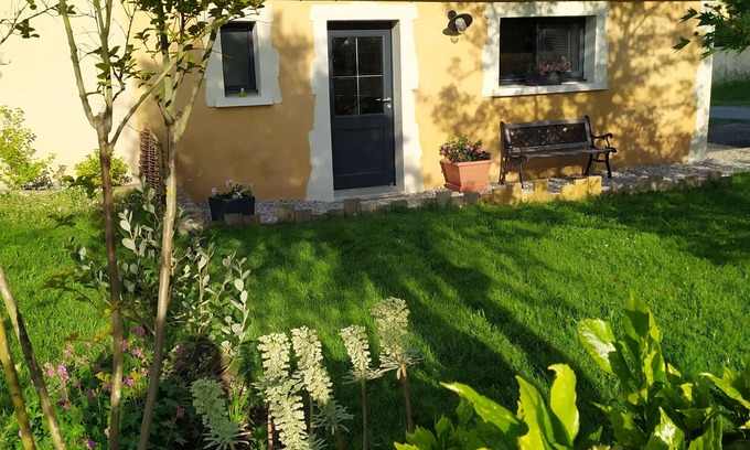 Mulsanne House | Maison à la Campagne "des Anes et des Fleurs"