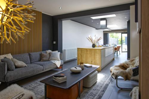 Nieuwpoort Apartment | Maison 4 chambres entièrement rénovée, literie, terrasse & parking gratuit à Nieuwpoort-Stad by La Conciergerie