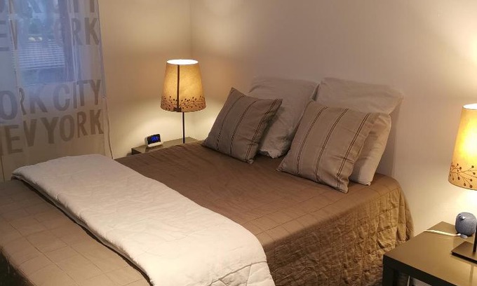 Le Pont-de-Claix Apartment | Maison 48m2 deux chambres cour privé et personnelle pour motos ou voitures 4 Pers proche mairie et bus tram