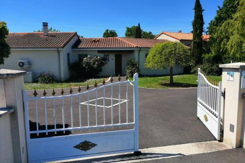 Vendeuvre-du-Poitou House | Maison 8 personnes à 10 mn Futuroscope