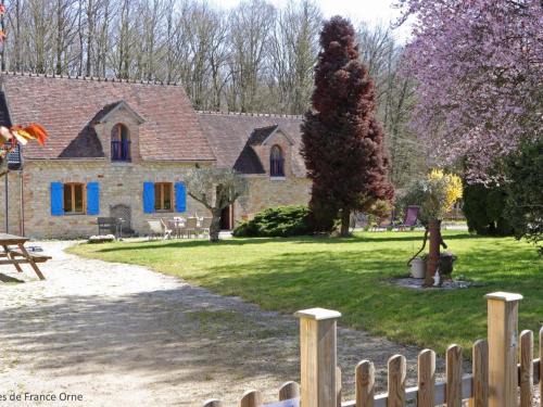 Les Ventes-de-Bourse House | Maison ancienne avec jardin clos en forêt - FR-1-497-144