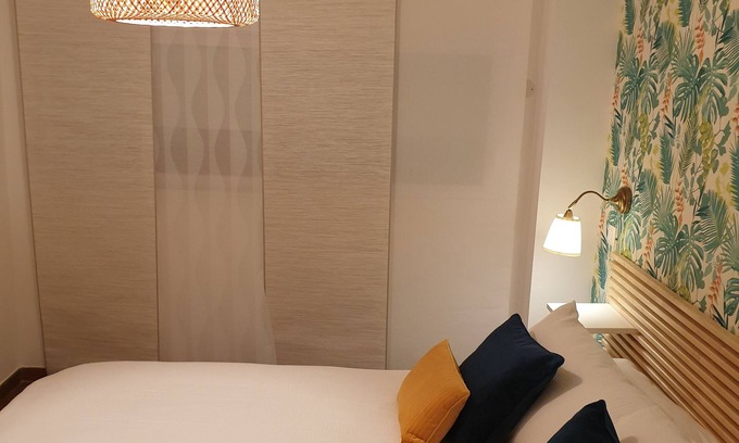 Puget-Ville House | Maison au Cœur de Village Avec Piscine Privée