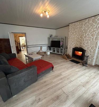 Saint-Amand-sur-Sevre House | Maison avec jardin