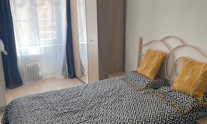 Poitiers House | Maison Cloche Perse, Hyper Centre . Quartier Historique. min 3 Pers/max 6 Pers