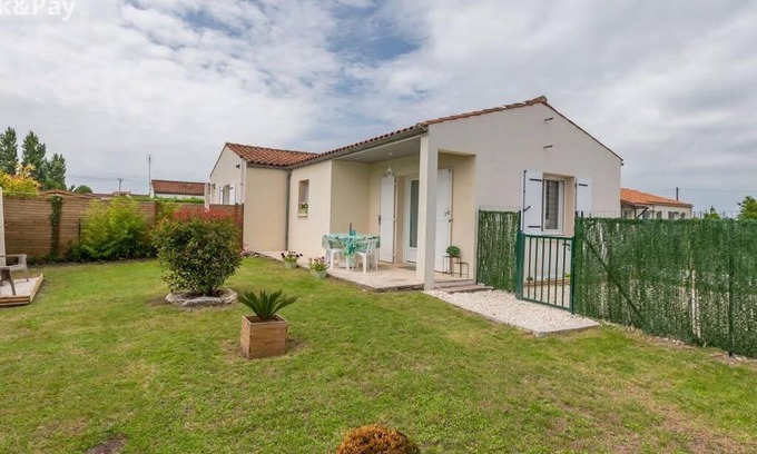 Mornac-sur-Seudre Apartment | Maison Coquelicots - 4 personnes - jardin