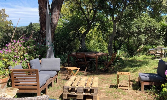 Ramatuelle Apartment | Maison Dans la Verdure, rte de L'escalet F3 Véranda Jardin-1er Étage Indépendant