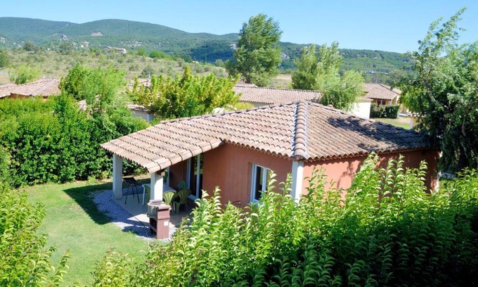 Grospierres House | Maison de 2 chambres avec piscine partagee jardin amenage et wifi a Grospierres