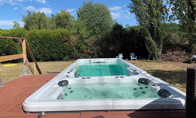 La Boissiere-Ecole House | Maison de Campagne Rénovée Avec Bassin de Nage et SPA sur 2500 Mcarrés de Jardin