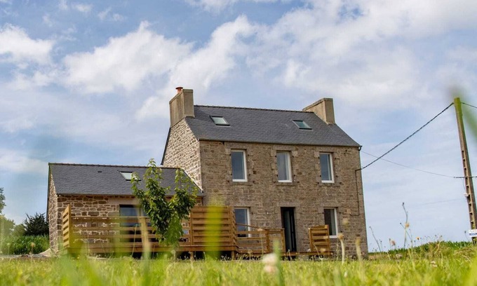 Cleder House | Maison de Campagne au Calme à 3km de la Plage des Amiets et du Port de Mogueriec