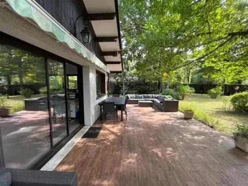 Savigny-sur-Clairis House | Maison de charme à Savigny-sur-Clairis avec piscine et sauna.