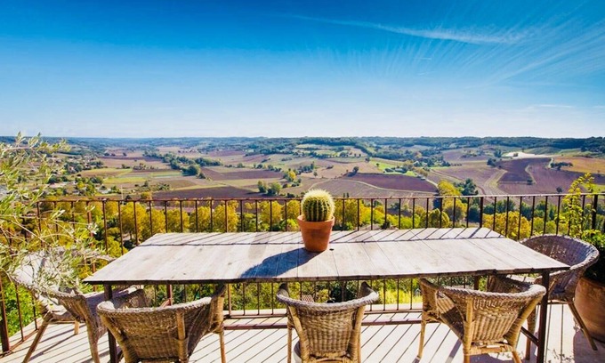 Lauzerte House | Maison De Charme In A Medieval Village With Stunning Countryside Views & Garden