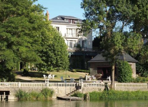 Seiches-sur-le-Loir Villa | Maison de famille de charme en pleine nature en bord de rivière à 20 min d'Angers