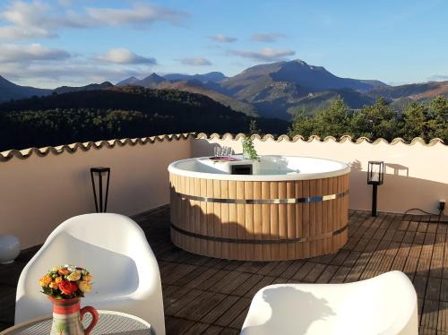 Chateauneuf-de-Bordette Villa | Maison de Céline en pleine Nature avec vue Montagnes et Jacuzzi